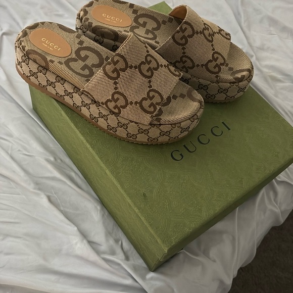 Gucci Tan Monogram Platform Slides - Picture 1 of 5